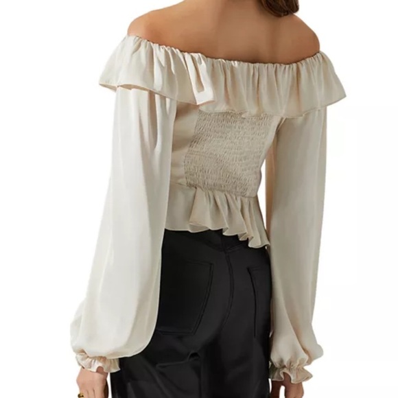 Astr Tops - New without tags ASTR the label silk top Malia Top In Champagne In Gold